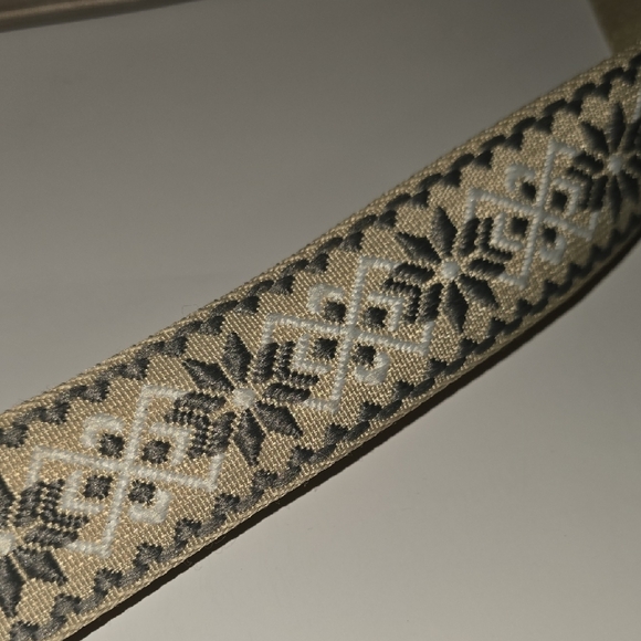 POIUGOYA Vegan Leather Crossbody Purse RFID Wallet Cream/Tan - Picture 6 of 6